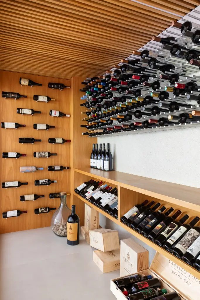 Adega fechada 30 vinhos