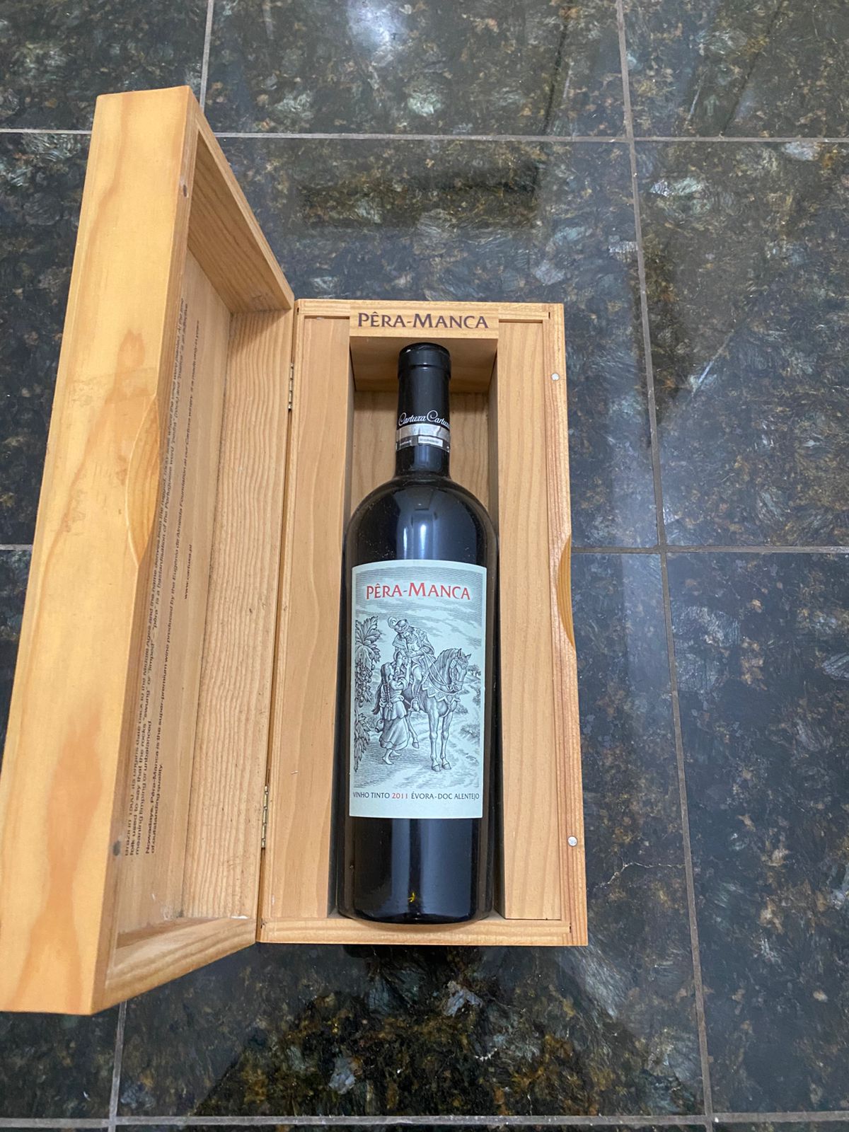 Pêra Manca Tinto 2011 c/ Caixa de Madeira